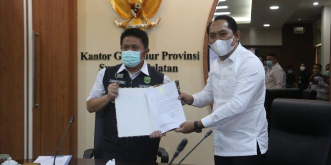 Bupati OKUS Paparan Depan Gubernur