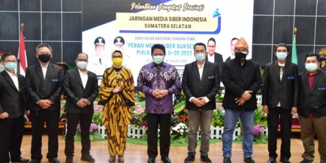 Gubernur Sumatera Selatan, Herman Deru, bersama Ketua DPRD Sumsel, menghadiri acara pelantikan pengurus JMSI Sumsel periode 2020-2025 di Griya Agung, Palembang, hari Sabtu tanggal 30 Januari 2021. (foto : Humas Pemprov Sumsel)