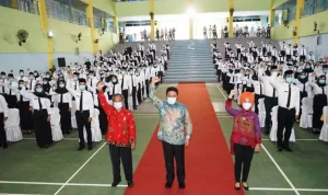 Gubernur Provinsi Sumatra Selatan (Sumsel), Herman Deru, resmi meresmikan 181 Calon Pegawai Negeri Sipil (CPNS) di lingkungan Pemerintah Provinsi (Pemprov) Sumsel untuk formasi Tahun Anggaran (TA) 2020. (MUSINEWS.ID/HAIRUDIN) Gubernur Provinsi Sumatra Selatan (Sumsel), Herman Deru, resmi meresmikan 181 Calon Pegawai Negeri Sipil (CPNS) di lingkungan Pemerintah Provinsi (Pemprov) Sumsel untuk formasi Tahun Anggaran (TA) 2020. (MUSINEWS.ID/HAIRUDIN)