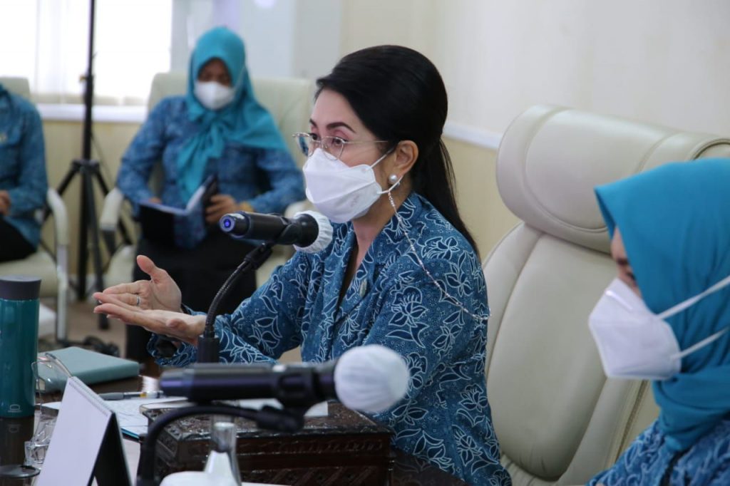 Thia Yufada Imbau "PKK Kecamatan Kenali dan Kembangkan Setiap Potensi Yang Ada"