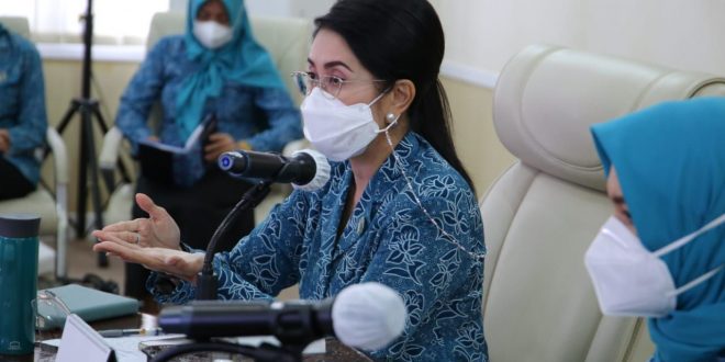 Thia Yufada Imbau "PKK Kecamatan Kenali dan Kembangkan Setiap Potensi Yang Ada"