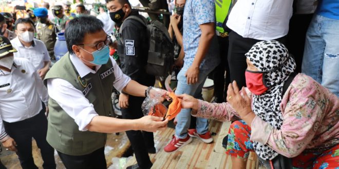 Sekda Nasrun Umar Ingatkan Pedagang dan Pengunjung Pasar Km 5 Palembang Tetap Patuhi Prokes