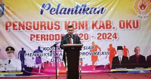Ketua Umum KONI Sumsel Hendri Zainuddin melantik pengurus KONI Kabupaten OKU.
