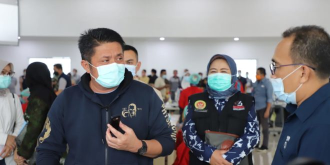 Gubernur Tinjau Vaksinasi Dosis Pertama Awak Media