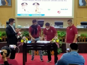 Gubernur Sumsel Perkenalkan Nil Maizar Sebagai Pelatih Sriwijaya FC