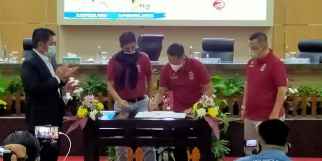 Gubernur Sumsel Perkenalkan Nil Maizar Sebagai Pelatih Sriwijaya FC