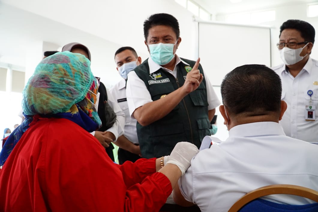 Ribuan Guru Divaksinasi Covid-19, Herman Deru Optimis Belajar Tatap Muka Bisa Diterapkan