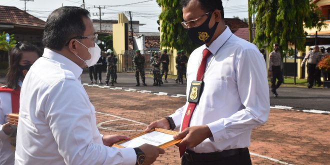 6 Orang Anggota Satresnarkoba Polres Muba Dapat Penghargaan