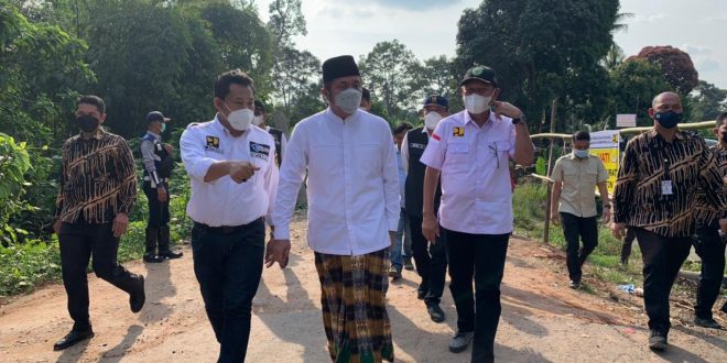 Herman Deru Pastikan Pemprov Segera Perbaiki Jalan Amblas di Desa Belatung OKU
