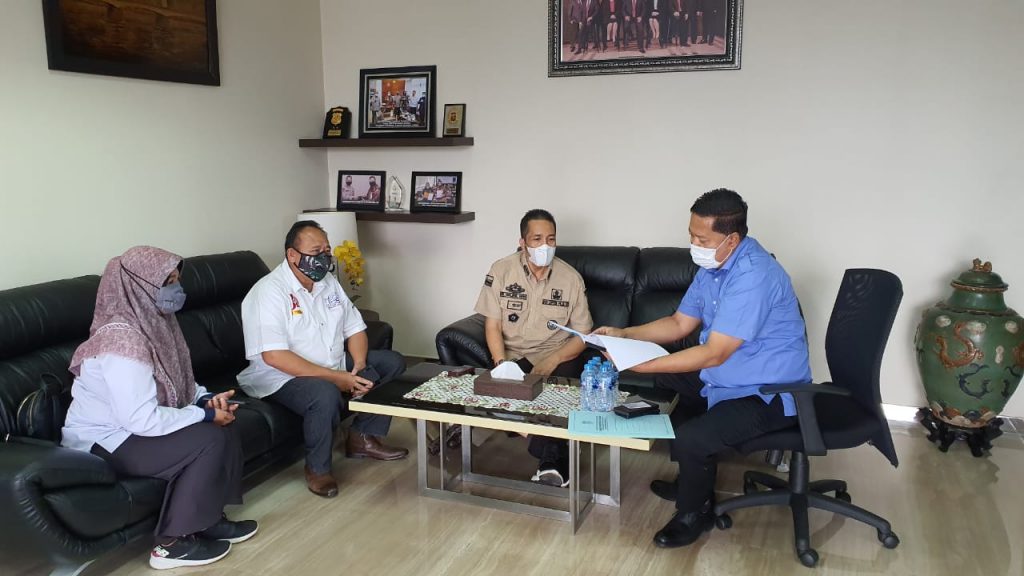 Kepala Kantor Wilayah (Kakanwil) Bank Mandiri Palembang, Lourentius Aris Budiyanto, menyatakan mendukung penuh Program 100 Gerobak UMKM Terdampak Covid yang diusung Forum Silahturahmi Pemuda Sumatera Selatan (FSPSS) kerjasama dengan SMSI Sumsel.