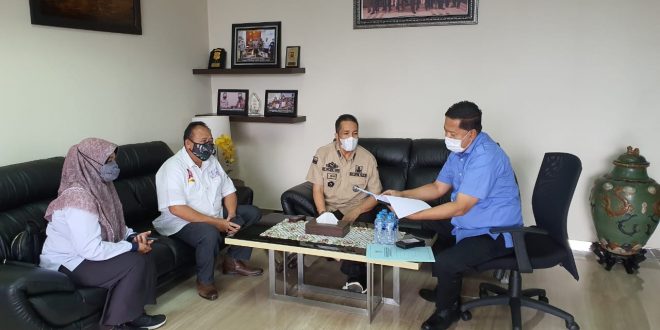 Kepala Kantor Wilayah (Kakanwil) Bank Mandiri Palembang, Lourentius Aris Budiyanto, menyatakan mendukung penuh Program 100 Gerobak UMKM Terdampak Covid yang diusung Forum Silahturahmi Pemuda Sumatera Selatan (FSPSS) kerjasama dengan SMSI Sumsel.