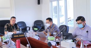 Wakil Bupati Kabupaten Musi Banyuasin, Beni Hernedi, memimpin Rapat Pembahasan Teknis Tindak Lanjut Nota Kesepakatan Dengan SKK Migas Perwakilan Sumbagsel Perihal Pembangunan Pusat Pelatihan dan Sertifikasi Migas, pada hari Jum'at tanggal 21 Mei 2021 di Palembang. (foto : Humas Pemkab Muba)
