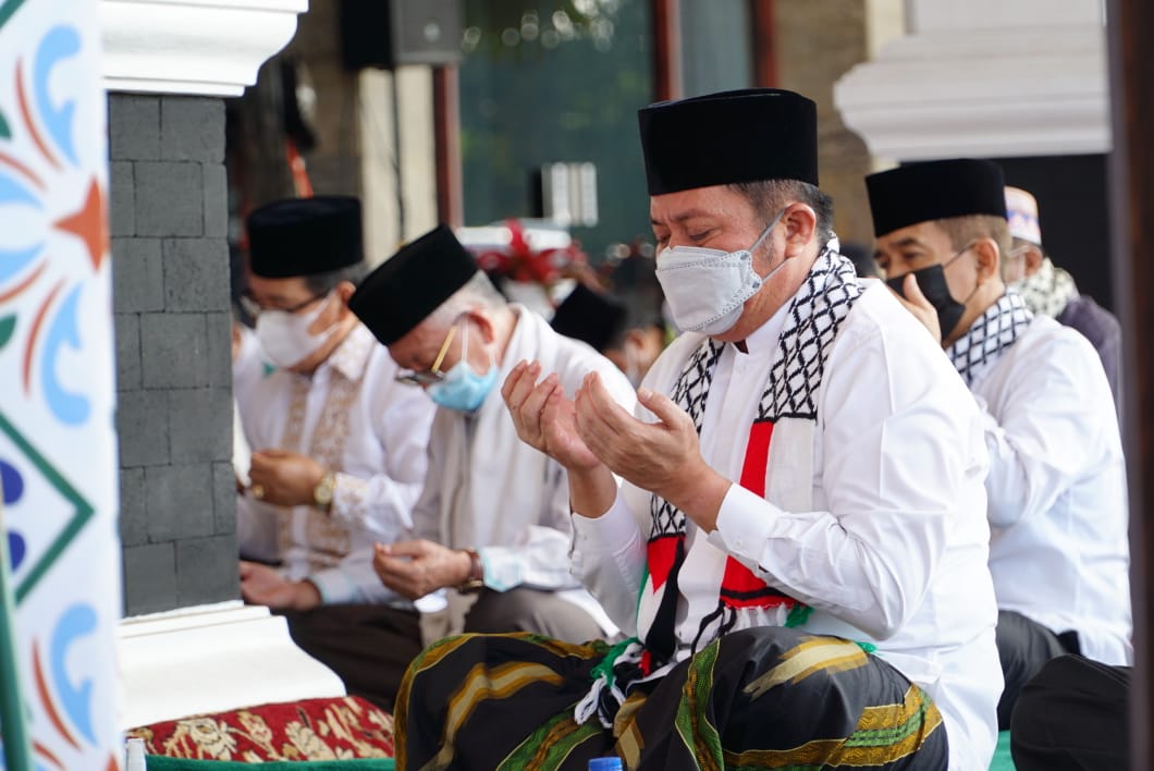 Gelar Solat Ghoib Berjemaah, Do’a dan Aksi Solidaritas untuk Palestina