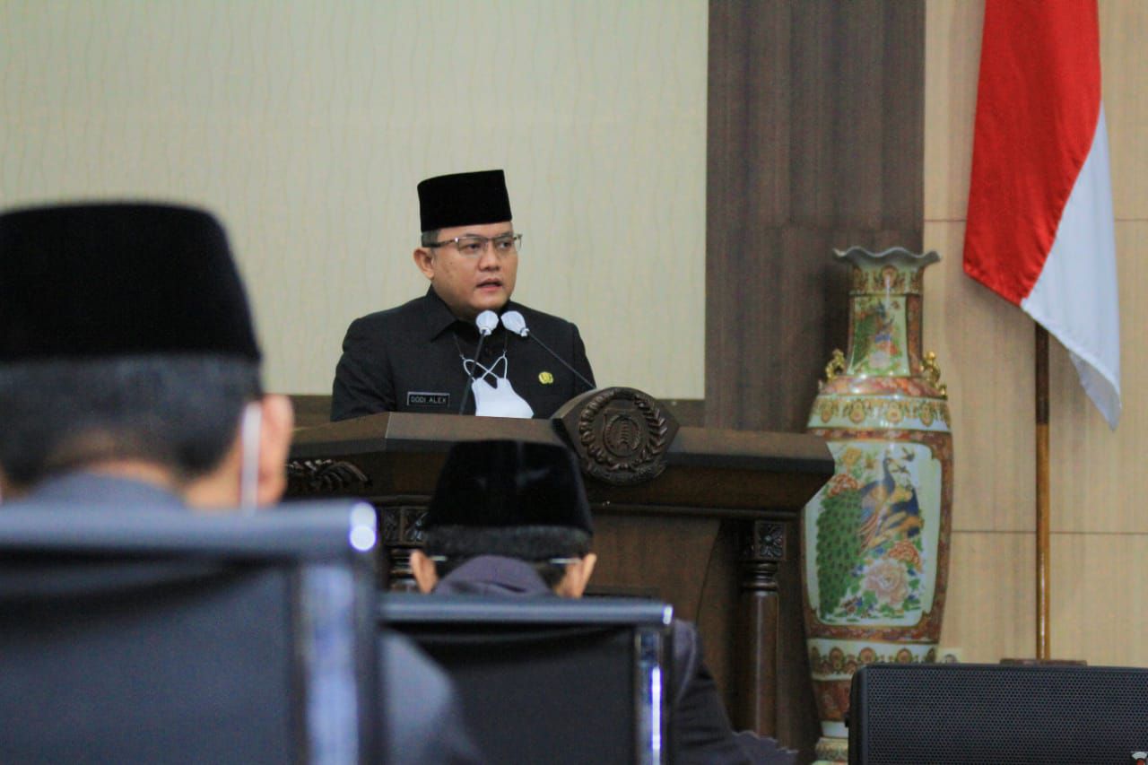 Bupati Dodi Reza Sampaikan Jawaban Terhadap Pandangan Umum Fraksi DPRD Muba