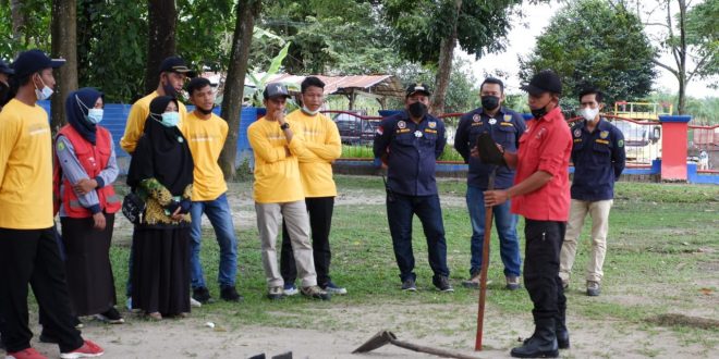 Pada hari ini, Sabtu (27/3) anggota PATAKA ini bahkan telah dilatih dasar-dasar pencegahan Karhutbunlah di Kantor Manggala Agni Daops Sumatera XV, dengan pelatih dan pemateri langsung dari personil Manggala Agni