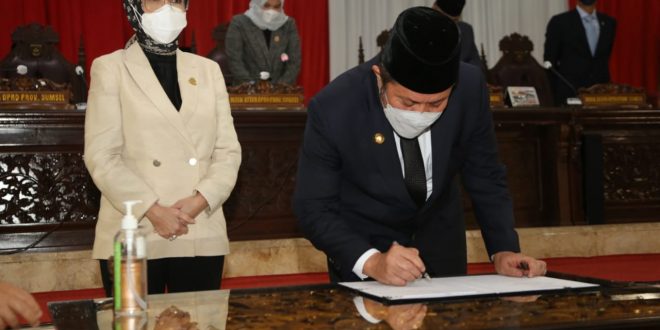 Penandatanganan Keputusan Bersama Antara Gubernur dengan Ketua DPRD Sumsel