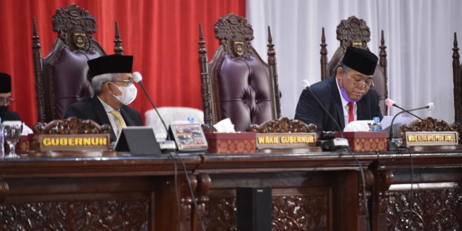 H. M. Giri Ramandha N Kiemas, S.E., M.M., bersama Wakil Gubernur Sumsel, H. Mawardi Yahya menghadiri Rapat Paripurna XXX (30) DPRD Provinsi Sumatera Selatan dengan agenda penyampaian Pendapat Akhir Fraksi DPRD Sumsel mengenai Sembilan Rancangan Peraturan Daerah (RANPERDA) Provinsi Sumatera Selatan Tahun 2021.