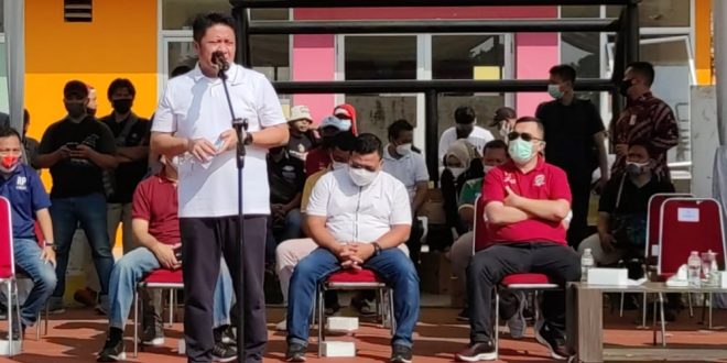 Gubernur Sumsel, Herman Deru, membuka Turnamen Sepak Bola Wanita Nasional yang digagas oleh Sriwijaya FC.