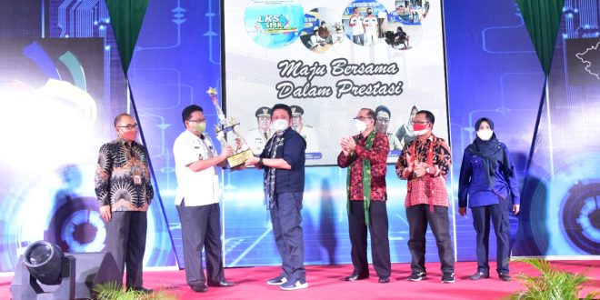 Herman Deru Tantang Siswa SMK