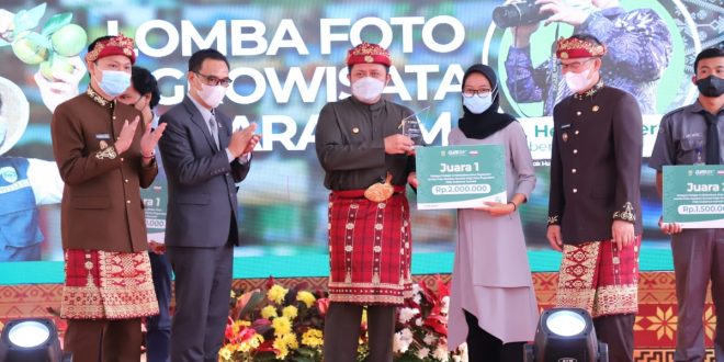 Buka Pameran Foto Agrowisata di Kota Pagar Alam