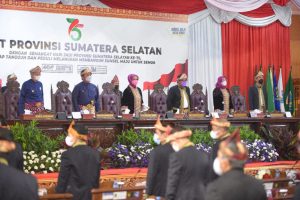 Jajaran Pimpinan dan Anggota DPRD Sumsel bersama Gubernur dan Wakil Gubernur Sumsel, menghadiri Rapat Paripurna HUT ke 75 Provinsi Sumatera Selatan di Gedung DPRD Sumsel, hari Selasa tanggal 18 Mei 2021. (foto : Humas DPRD Sumsel)