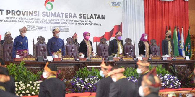 Jajaran Pimpinan dan Anggota DPRD Sumsel bersama Gubernur dan Wakil Gubernur Sumsel, menghadiri Rapat Paripurna HUT ke 75 Provinsi Sumatera Selatan di Gedung DPRD Sumsel, hari Selasa tanggal 18 Mei 2021. (foto : Humas DPRD Sumsel)
