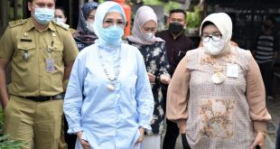 Ketua DPRD Provinsi Sumatera Selatan, Hj. R.A. Anita Noeringhati, SH., MH., mengunjungi Bank Sumsel Babel Cabang Indralaya dalam rangka monitoring dan mendapatkan informasi pelaksanaan program Kredit Usaha Rakyat (KUR) di kabupaten Ogan Ilir, Selasa (15/6).