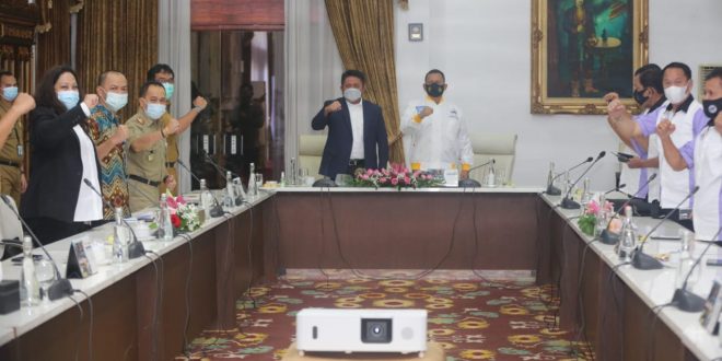 audiensi Pengurus Persatuan Bola Voli Seluruh Indonesia (PBVSI) Sumsel dalam rangka silahturahmi di Griya Agung Palembang, Selasa, (15/6/2021)