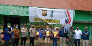 Collab Bareng Polda Sumsel, HMI Cabang Palembang Bagikan Beras Kepada Masyarakat