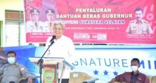 Sejumlah warga di perumahan Bumi Mas Indah, Kelurahan Tanah Mas KM 14, Kabupaten Banyuasin yang terdampak Covid 19 akhirnya bisa tersenyum sumringah, setelah mendapatkan beras bantuan dari Gubernur pada Kamis (12/8) pagi.