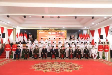 Gubernur Sumsel H Herman Deru mengukuhkan langsung Pasukan Pengibar Bendera Pusaka (Paskibraka) Peringatan HUT RI ke-76 Tahun. Upacara pengukuhan tersebut dilakukan di Griya Agung Palembang, Jum'at (13/8).
