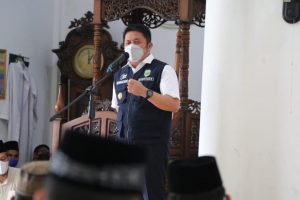 Gubernur Sumsel, Herman Deru, saat menyampaikan sambutan pada kegiatan Safari Jum'at di Masjid Baiturrahman, Jalan Alamsyah Ratu Prawiranegara Lorong Bukit Baru Kota Palembang, pada hari Jum'at tanggal 27 Agustus 2021. (foto : Humas Pemprov Sumsel)
