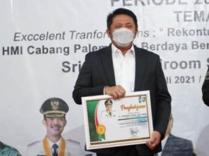 Hadiri Pelantikan Pengurus HMI 2021-2022
