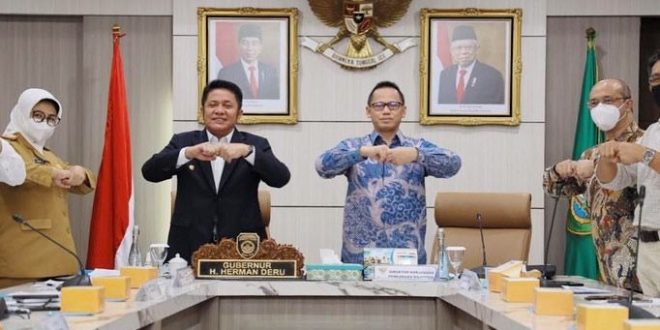 Gubernur Dengarkan Paparan Direktur Kerjasama Pendanaan Bilateral Kementerian PPN/Bappenas RI. (Foto : Humas Prov. Sumsel)
