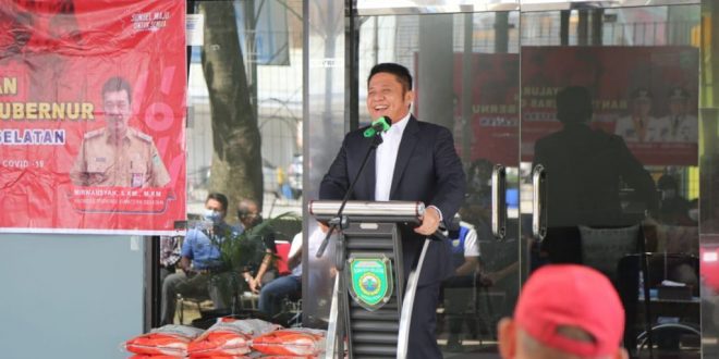 Komunitas Sepak Bola Sumsel Terima Bantuan Beras Dari Gubernur Sumsel H. Herman Deru