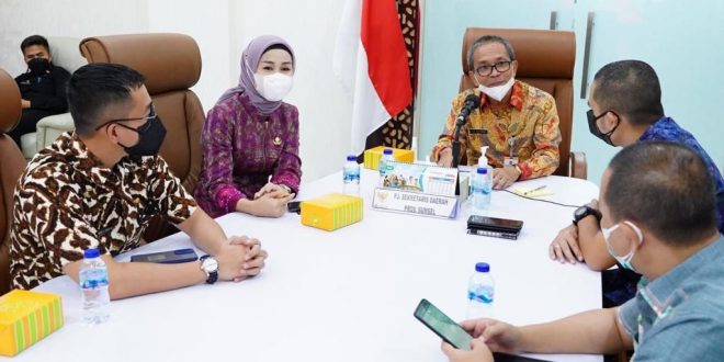 Pemprov Sumsel Raih Pengharagaan PPID Utama Terbaik dan Institusi Terpopuler di Media Digital. (Foto : Humas Prov Sumsel)