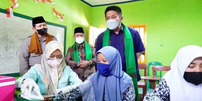 Gubernur Launching Percepatan Vaksinasi Santri Ponpes Se-Sumsel. (Foto : Humas Prov. Sumsel)