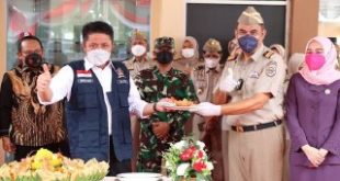 H. Herman Deru bertindak sebagai inspektur upacara (Irup) pada peringatan  Hari Ulang Tahun (HUT) Undang Undang Pokok Agraria (UUPA) ke-6. (Foto : Humas Prov. Sumsel)