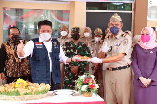 H. Herman Deru bertindak sebagai inspektur upacara (Irup) pada peringatan  Hari Ulang Tahun (HUT) Undang Undang Pokok Agraria (UUPA) ke-6. (Foto : Humas Prov. Sumsel)