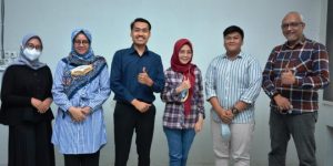 Sekolah Tinggi Ilmu Komunikasi dan Politik (Stisipol) Candradimuka melakukan penandatanganan perjanjian beasiswa kepada mahasiswa Program Pascasarjana Program Studi Ilmu Komunikasi di Kampus Stisipol Candradimuka pada hari Sabtu tanggal 11 September 2021. (foto : Humas Stisipol Candradimuka)