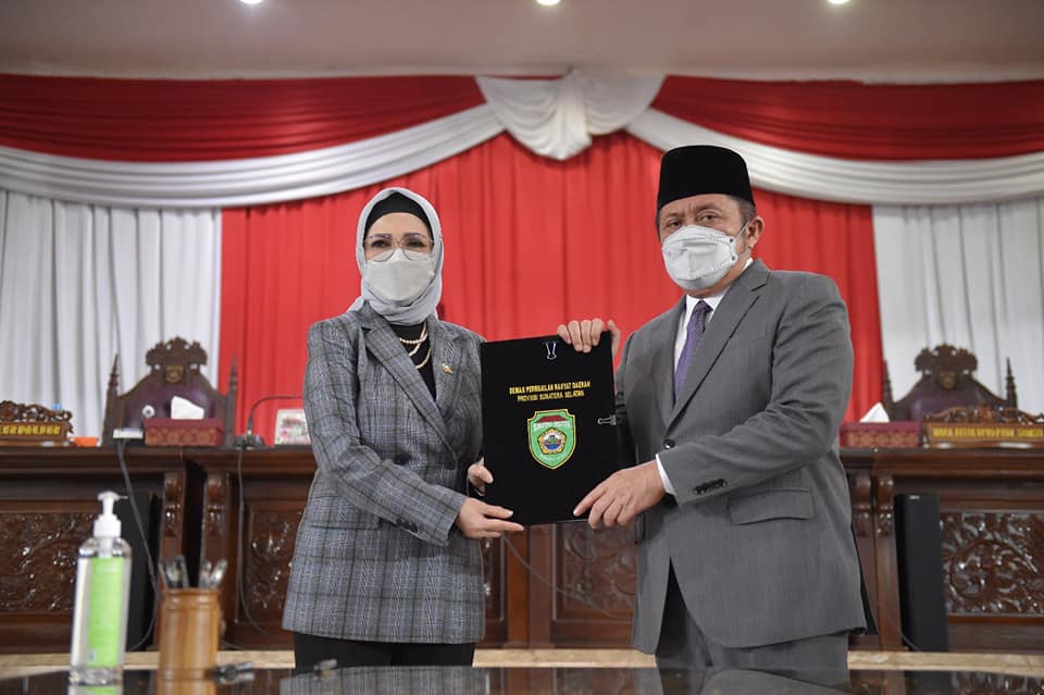 Rapat Paripurna dipimpin oleh Ketua DPRD Prov. Sumsel; Ibu Hj. R.A. Anita Noeringhati, SH, MH. (Foto : Humas DPRD Prov Sumsel)