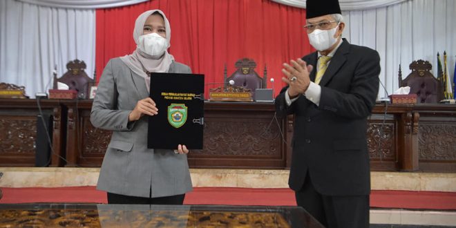 Penjelasan Badan Pembentukan Peraturan Daerah (Bapemperda) tentang Perubahan atas Peraturan DPRD Prov. Sumsel No. 22 tahun 2020 Tentang Tata Tertib DPRD Prov. Sumsel pada hari Senin Tanggal 11 Oktober 2021. (Foto : Humas DPRD Prv. Sumsel)