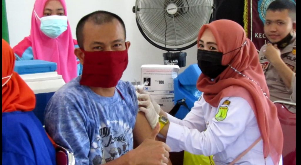 Kantor Camat Lais Dipadati Warga Hendak Vaksin Dosis 1 Dan 2, Termasuk Siswa SMA