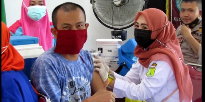 Kantor Camat Lais Dipadati Warga Hendak Vaksin Dosis 1 Dan 2, Termasuk Siswa SMA