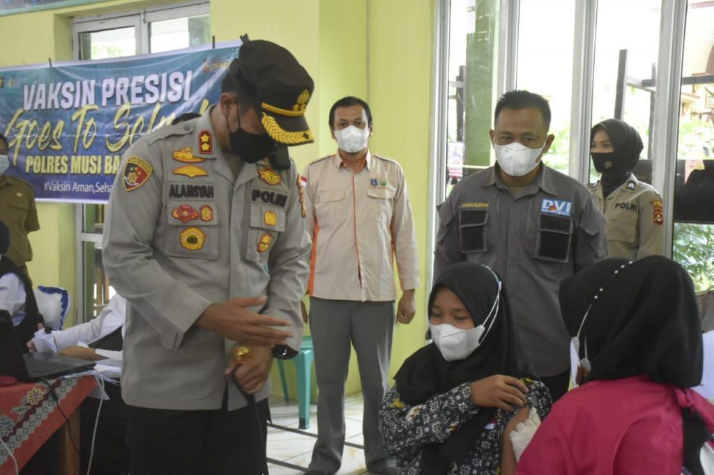 Kapolres Muba Cek Launching Vaksinasi Mobile Goes To School