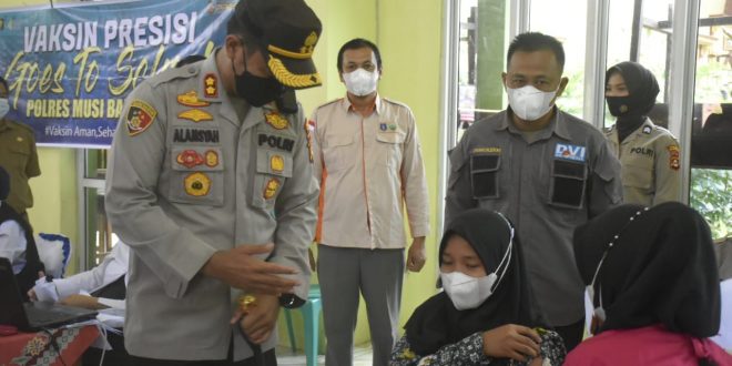 Kapolres Muba Cek Launching Vaksinasi Mobile Goes To School