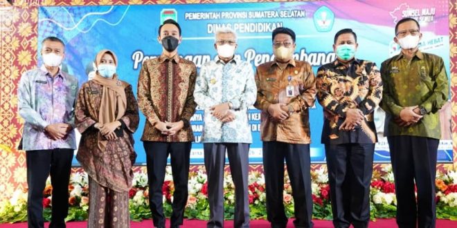 Sekolah Menengah Kejuruan (SMK) se-Sumsel keberhasilan memecahkan rekor Museum Rekor Dunia Indonesia (Muri) dalam Pameran Produk Terbanyak se Indonesia. (Foto : Humas Prov. Sumsel)