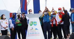 H. Herman Deru Resmikan 11 Stadion CSR PTBA di Kab/Kota Sumsel. (Foto : Humas Prov. Sumsel)