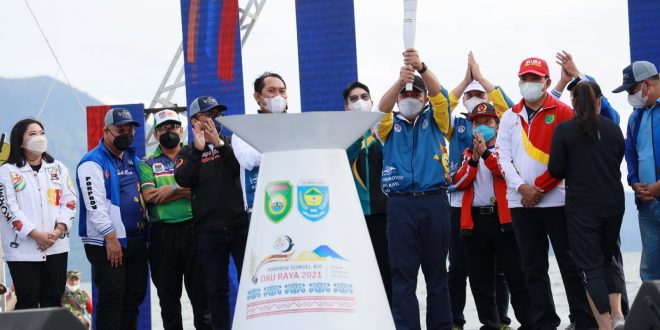 H. Herman Deru Resmikan 11 Stadion CSR PTBA di Kab/Kota Sumsel. (Foto : Humas Prov. Sumsel)