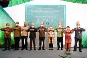 H. Mawardi Yahya meresmikan pembukaan pameran hasil kegiatan restorasi gambut yang digelar di auditorium PIM. (Foto : Humas Prov. Sumsel)